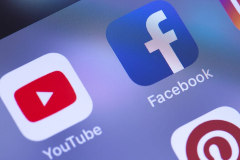 Pinoy Using Facebook Picture PINOYS RANK HIGHEST WORLDWIDE IN FACEBOOK AND YOUTUBE USE - PhilNews24